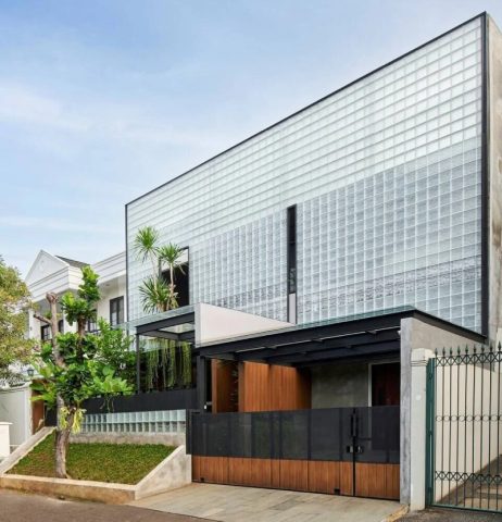 Gạch kính lấy sáng mặt tiền nhà phố ngày càng được ưa chuộng