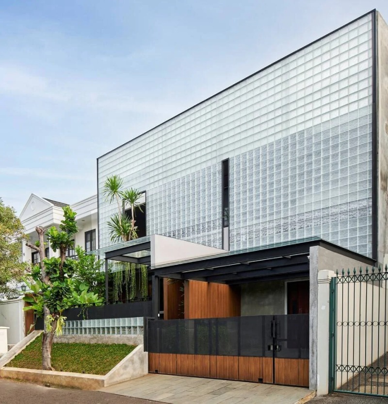 Gạch kính lấy sáng mặt tiền nhà phố ngày càng được ưa chuộng