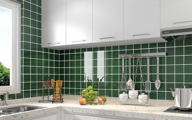 Nên chọn gạch ốp tường phòng bếp loại nào? Ưu & nhược điểm – hướng dẫn chi tiết