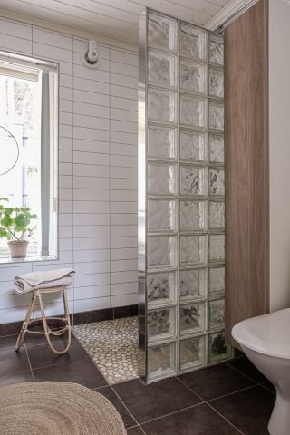 Ứng dụng của gạch kính lấy sáng trong thiết kế nội thất & ngoại thất