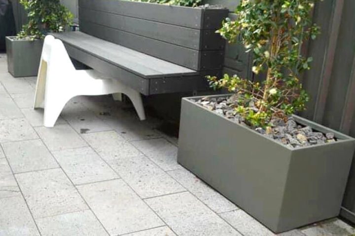 Đá ong xám có trơn không? Giải đáp chi tiết trước khi lát sân vườn