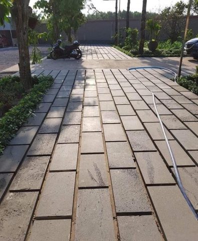 Kinh nghiệm chọn đá ong xám lát sân vườn bền – đẹp – tiết kiệm chi phí