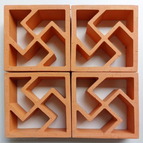 Gạch Thông Gió Chữ Vạn là một loại gạch tự nhiên được sản xuất từ đất sét và nung ở nhiệt độ cao.