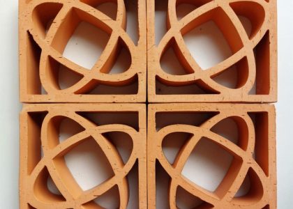 Gạch Thông Gió Elip là một loại gạch tự nhiên được sản xuất từ đất sét và nung ở nhiệt độ cao.