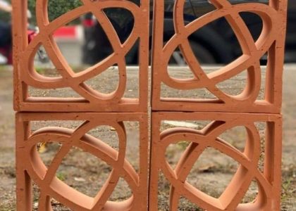 Gạch Thông Gió Elip là một loại gạch tự nhiên được sản xuất từ đất sét và nung ở nhiệt độ cao.