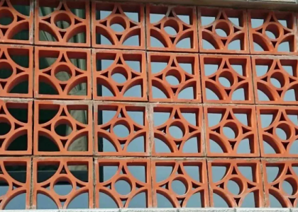 Gạch Thông Gió Ha Uydi là một loại gạch tự nhiên được sản xuất từ đất sét và nung ở nhiệt độ cao.