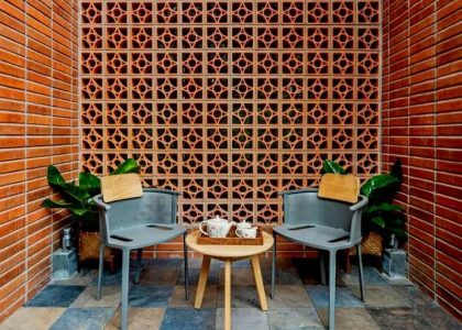 Gạch Thông Gió Ha Uydi là một loại gạch tự nhiên được sản xuất từ đất sét và nung ở nhiệt độ cao.