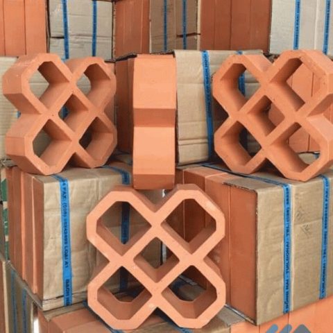 Gạch Thông Gió Hoa Mai là một loại gạch tự nhiên được sản xuất từ đất sét và nung ở nhiệt độ cao.