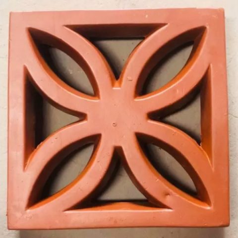 Gạch Thông Gió Hoa Tranh là một loại gạch tự nhiên được sản xuất từ đất sét và nung ở nhiệt độ cao.