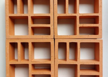 Gạch Thông Gió Lục Kết là một loại gạch tự nhiên được sản xuất từ đất sét và nung ở nhiệt độ cao.