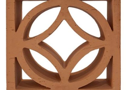 Gạch Thông Gió Thần Tài là một loại gạch tự nhiên được sản xuất từ đất sét và nung ở nhiệt độ cao.