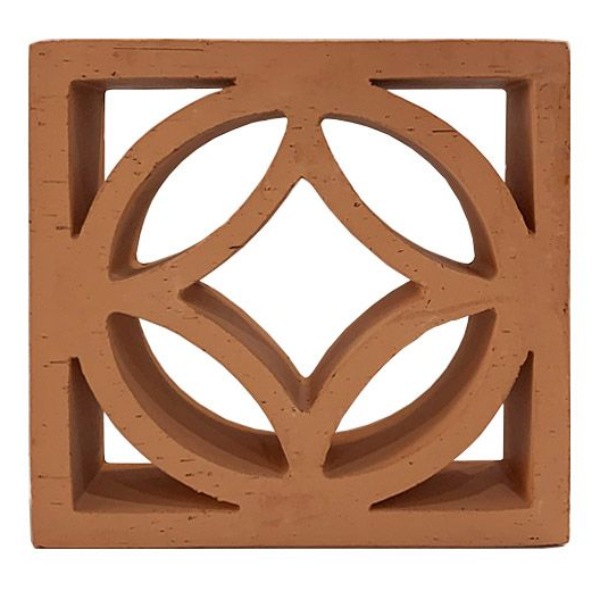 Gạch Thông Gió Thần Tài là một loại gạch tự nhiên được sản xuất từ đất sét và nung ở nhiệt độ cao.