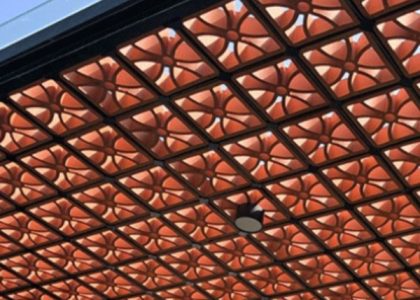 Gạch Thông Gió Tứ Điệp là một loại gạch tự nhiên được sản xuất từ đất sét và nung ở nhiệt độ cao.