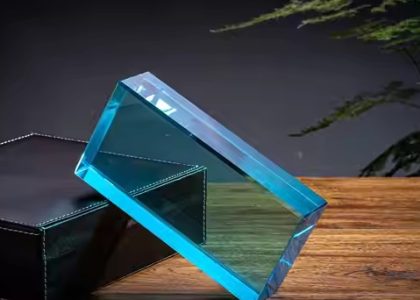 Gạch kính trong màu xanh nước biển 200x100x50mm MTGKM-0011